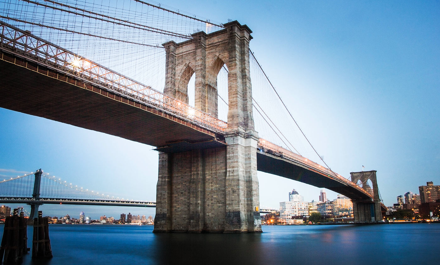 Brooklyn bridge at dusk in new york city.